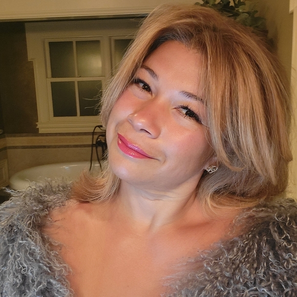 Meet your Posher, Carmin - Picture 1 of 2